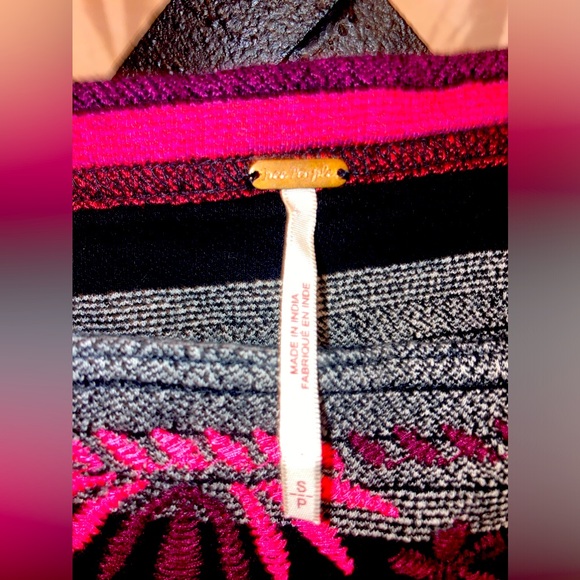 Free People- Embroidered crop top- Size S - Picture 3 of 7